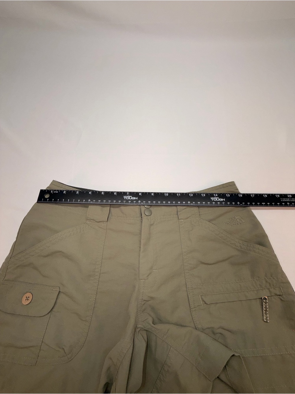 The North Face Olive Green Hiking Cargo Shorts Women’s Size 8 - Picture 6 of 12